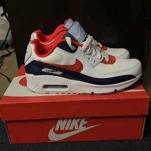 Nike, boys sneakers, size- boys 5.5Y